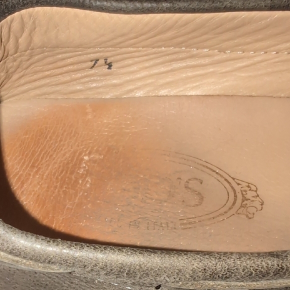 Tod's Leather Slip-On Loafers with Classic Stitching - Picture 3 of 7